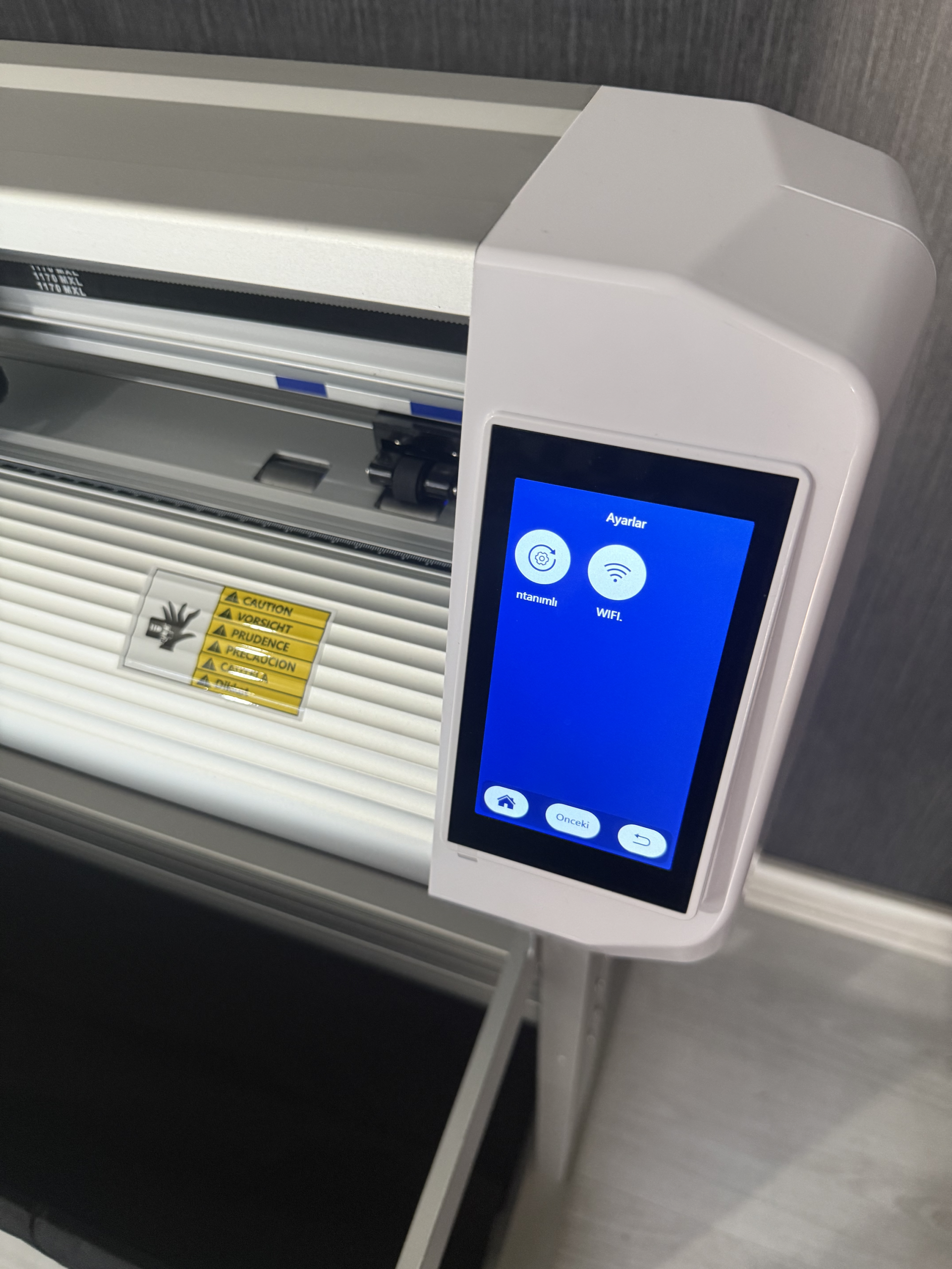 Plotter Folyo Kesim Makinesi Kameralı - 135Cm Net Kesim Alanı - Görsel 3